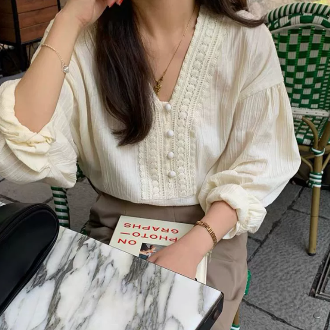Retro-style V-neck lace long-sleeve blouse N.18 (Inclusive of all taxes)