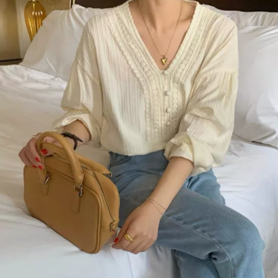 Retro-style V-neck lace long-sleeve blouse N.18 (Inclusive of all taxes)